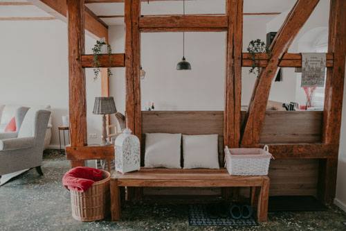 Eingang der Villa Gänseblümchen mit Garderobe