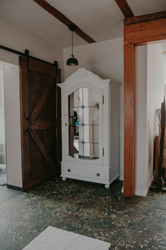 Detailansicht des Eingangsbereichs der Villa Gänseblümchen